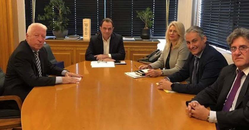 Η αποζημίωση των ελαιοπαραγωγών και η αύξηση ζωοτροφών και λιπασμάτων στη συζήτηση με τον Υπουργό Αγροτικής Ανάπτυξης