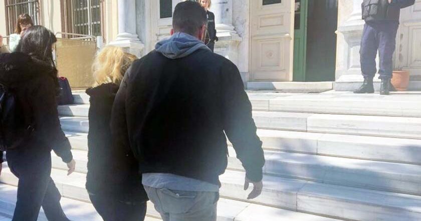 Λέσβος | Θύμα ενδοοικογενειακής βίας φέρεται να είναι η 48χρονη που έβαλε φωτιά τον άντρα της