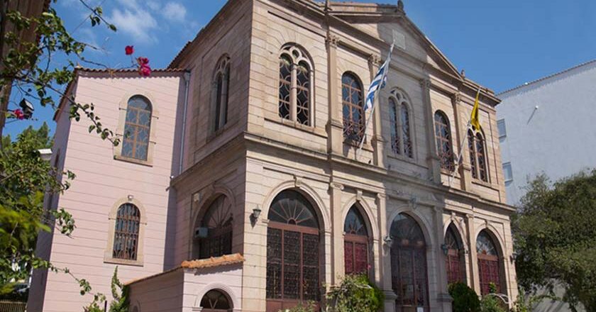 Το πρόγραμμα για τις Ιερές Ακολουθίες της Μεγάλης Εβδομάδας και της Αναστάσεως από την Ιερά Μητρόπολη Μυτιλήνης