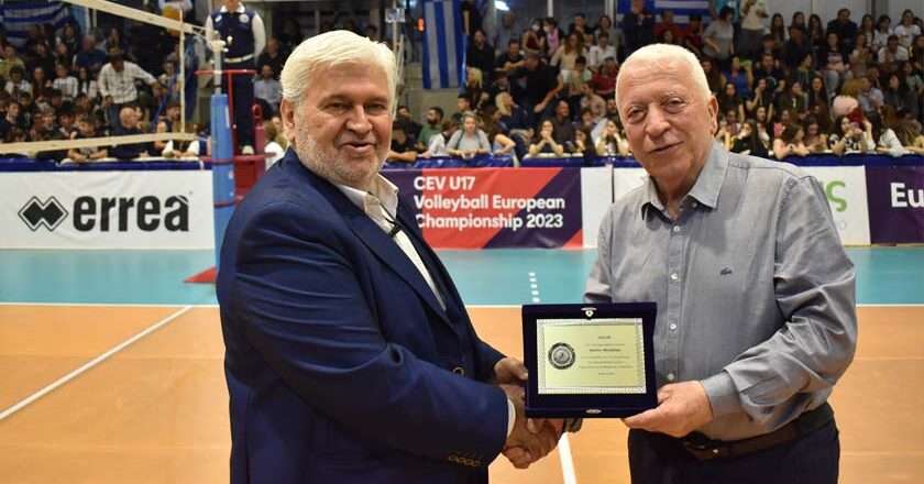 Βράβευση Περιφερειάρχη από την Ελληνική Ομοσπονδία Βόλεϊ