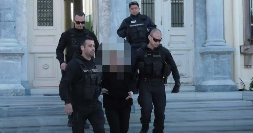 Προφυλακίστηκε η 48χρονη που πυρπόλησε τον άντρα της | «Δεν ήθελα να κάνω κακό» | Τι δήλωσε ο πατέρας της