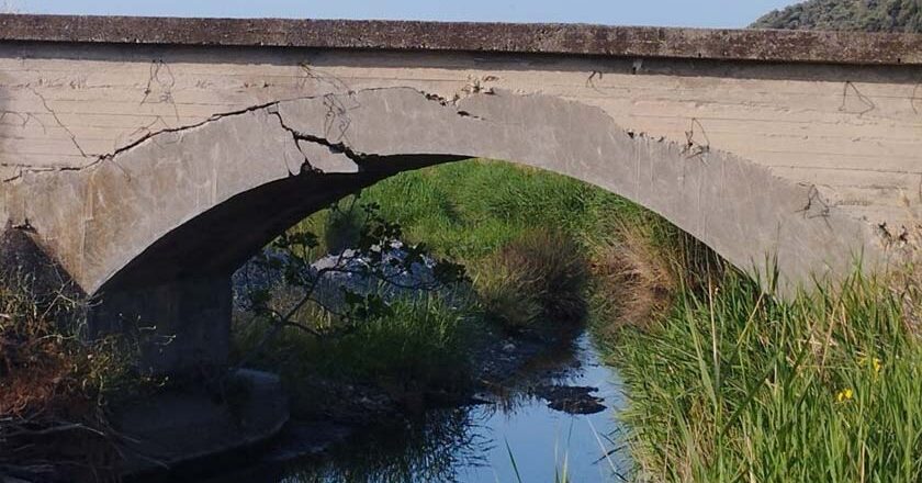 Κινδυνεύει το γεφύρι στον «Αγουρόσκο» σε περιοχή της Βρίσας