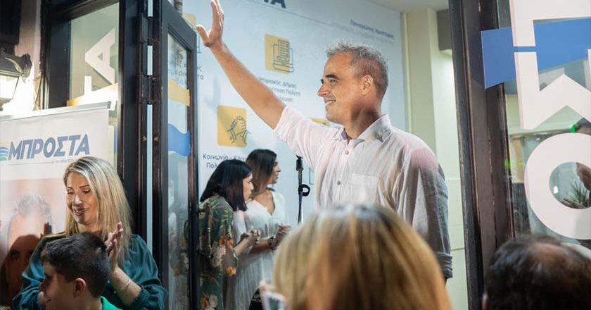 Μεγάλη η συμμετοχή του κόσμου στα εγκαίνια του εκλογικού κέντρου του Παναγιώτη Χριστόφα