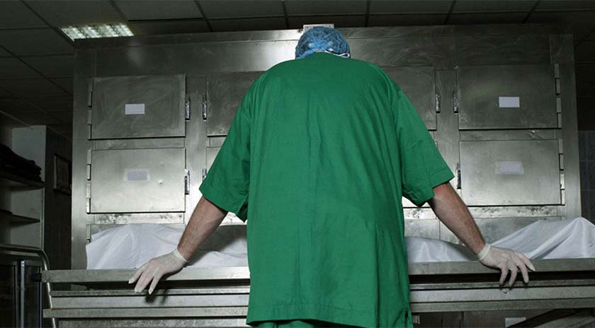 Προφυλακίστηκαν τραυματιοφορέας και ιδιοκτήτης γραφείου τελετών για μπίζνες σε βάρος βαριά ασθενών