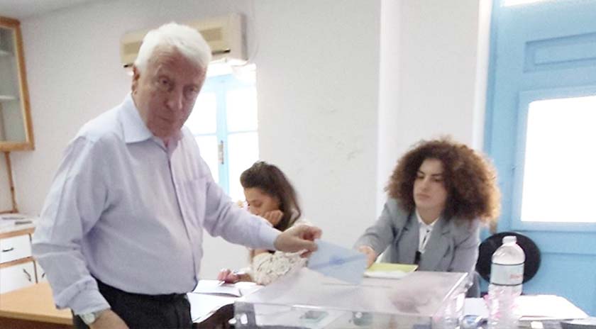 Στο Μεγαλοχώρι άσκησε το εκλογικό του δικαίωμα ο Κώστας Μουτζούρης