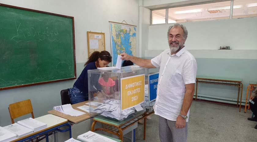 Στον Πολιχνίτο άσκησε το εκλογικό του δικαίωμα ο Γιάννης Συκάς