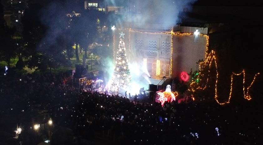 Φωταγώγηση Χριστουγεννιάτικου Δέντρου στη Μυτιλήνη | (ΒΙΝΤΕΟ)