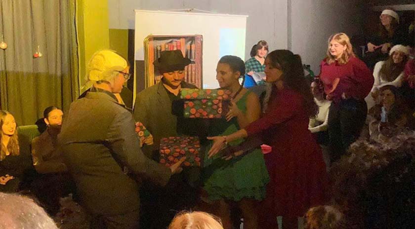 Η όμορφη χριστουγεννιάτικη Εκδήλωση του 4ου Γενικού Λυκείου Μυτιλήνης στο Θεατρικό Εργαστήρι του Δήμου Μυτιλήνης