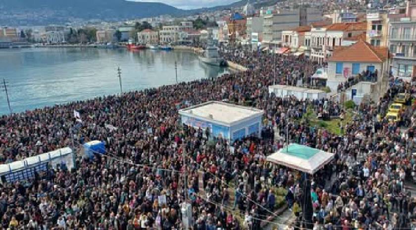 Μεγαλειώδης συγκέντρωση και πορεία στη Μυτιλήνη για τα θύματα των Τεμπών