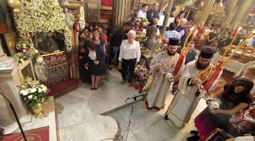 Η Λέσβος γιορτάζει τον Ταξιάρχη του Μανταμάδου. Γεμάτα πλοία και αεροπλάνα