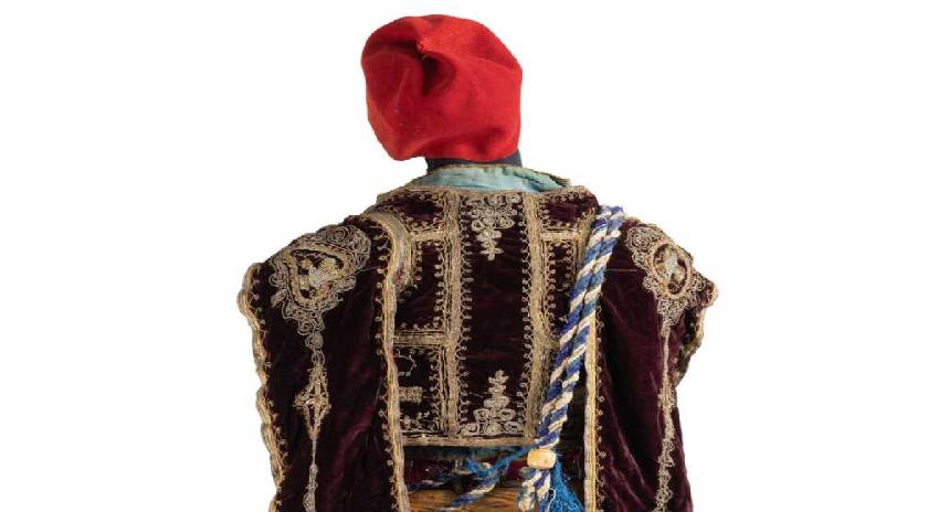 Στη δημοπρασία για τη φουστανέλα του Θεόφιλου θα συμμετάσχει ο Δήμος Μυτιλήνης