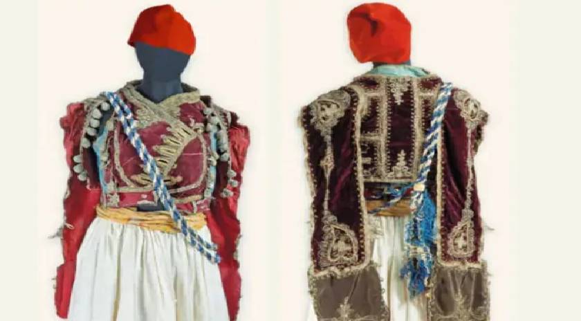 Στα 22.000 ευρώ πουλήθηκε η φορεσιά του Θεόφιλου