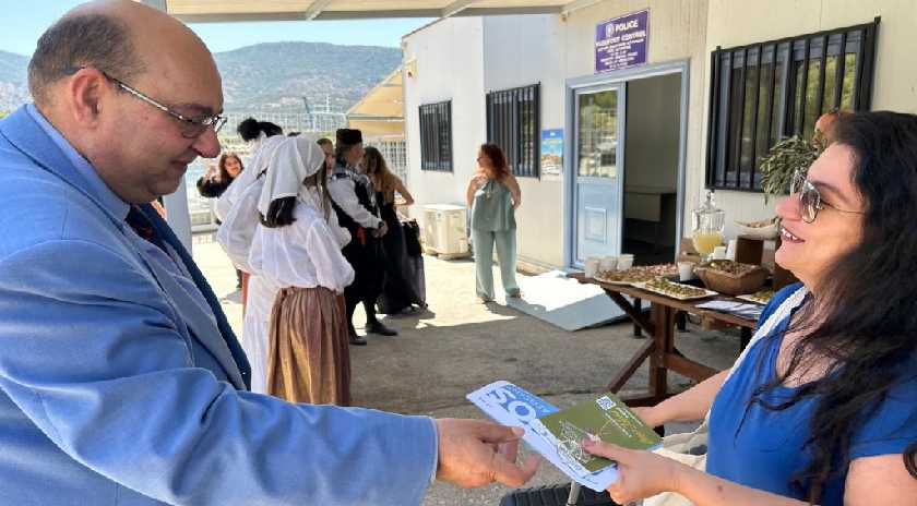 Τελετή υποδοχής στο Λιμάνι της Πέτρας, των επισκεπτών της γραμμής από το Αϊβαλί