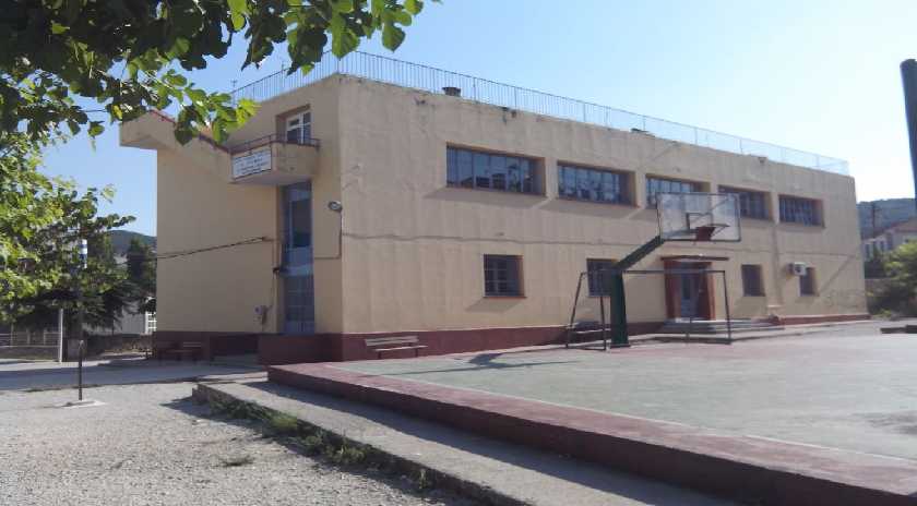 Δωρεά απινιδωτή στο 7ο Δημοτικό Σχολείο Λέσβου από την Ιερά Μονή Υψηλού