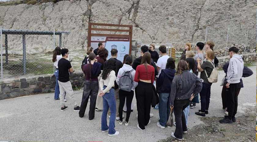Πυκνώνουν οι εκπαιδευτικές επισκέψεις σχολείων στο Απολιθωμένο Δάσος και το Γεωπάρκο Λέσβου
