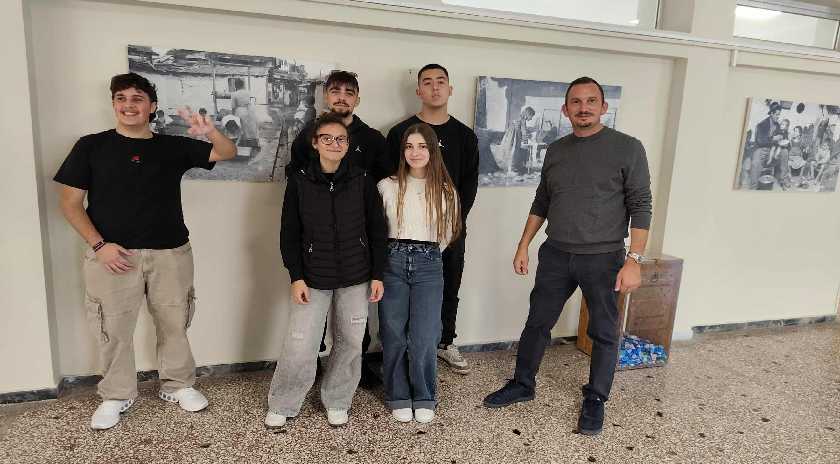 Πίνακες του Φώτη Μανιού στο ΓΕΛ Καλλονής