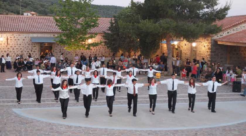 Μαθήματα χορού από το Χορευτικό Τμήμα του Δήμου Μυτιλήνης