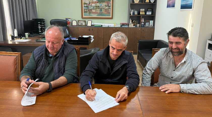 Υπογραφή σύμβασης έργου πλακόστρωσης στο Μεγαλοχώρι από τον Δήμο Μυτιλήνης