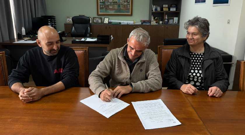 Υπογραφή σύμβασης για το έργο αναβάθμισης του ηλεκτροφωτισμού στην πλατεία Ακρασίου από το Δήμο Μυτιλήνης