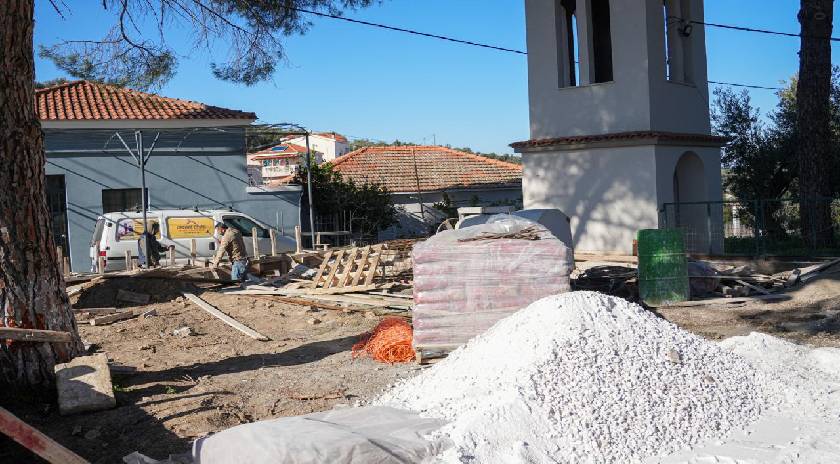 Ανακατασκευή των παιδικών χαρών Αλυφαντών και Σκάλας Λουτρών