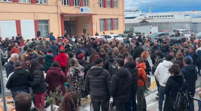 Κινητοποίηση στο Λιμάνι της Μυτιλήνης απο τους κτηνοτρόφους | Κανονικά περνάνε οι ταξιδιώτες