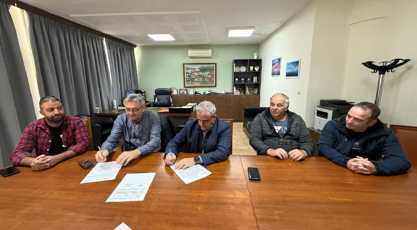 Υπογραφή σύμβασης για την κατασκευή παιδικών χαρών στη Δ.Ε. Λουτρόπολης Θερμής από τον Δήμο Μυτιλήνης