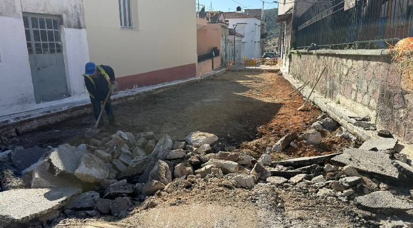 Επίσκεψη Δημάρχου Μυτιλήνης, Παναγιώτη Χριστόφα, στο έργο κατασκευής πλακόστρωτου στη Μόρια