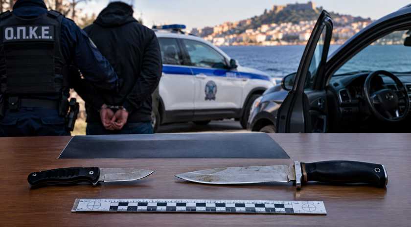 Σύλληψη 39χρονου με μαχαίρια 14 και 23 εκατοστών
