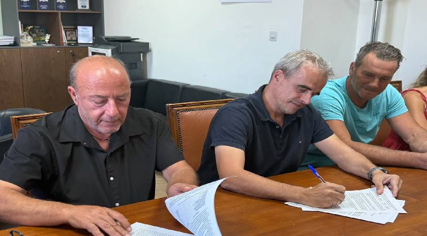 Υπογραφή σύμβασης για παιδικές χαρές στη Δ.Ε. Ευεργέτουλα από τον Δήμο Μυτιλήνης