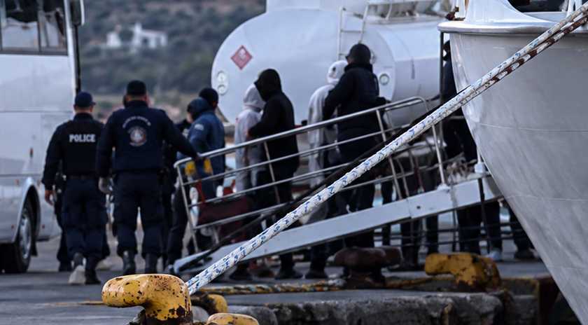 335 αιτούντες άσυλο μεταφέρθηκαν σήμερα στη Μυτιλήνη